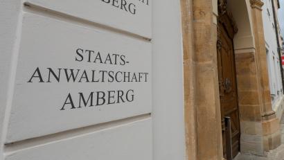 Bild: Wolfgang Steinbacher
Die Staatsanwaltschaft Amberg hat die Ermittlungen gegen einen Schwandorfer Rechtsanwalt wegen des Verdachts der Falschaussage eingestellt.