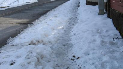 Bild: bkr
Nicht alle nehmen die Streu- und Räumpflicht für Gehwege in Immenreuth ernst.