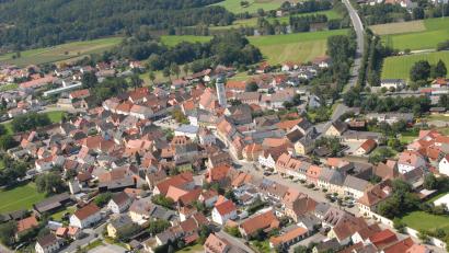 Archivbild: ges
In der Stadt Pfreimd steht 2006 auf jeden Fall ein Bürgermeisterwechsel an. Amtsinhaber Richard Tischler tritt nicht mehr an, vier Kandidaten stehen am 8. März zur Wahl. In Trausnitz, das Teil der Verwaltungsgemeinschaft ist, wird nur der Gemeinderat gewählt.