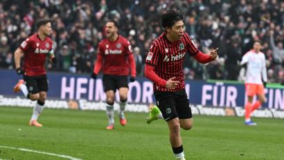 Bild: Swen Pförtner/dpa
Brachte Hannover 96 früh in Führung: Daisuke Yokota (vorne).