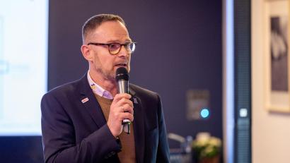 Archivbild: Tobias Neubert
Der doppelte Rumrich: Der Sportliche Leiter Jürgen Rumrich ist bis auf Weiteres zugleich als Interimstrainer bei den Blue Devils Weiden tätig.