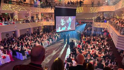 Bild: Malin Wunderlich/dpa
Steven Gätjen und Nina Eichinger moderieren den Filmball.
