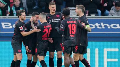 Bild: Rolf Vennenbernd/dpa
Bayer Leverkusen jubelt über das Tor zum 1:0 durch Lucas Vázquez.