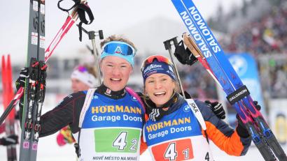 Bild: Petr David Josek/AP/dpa
Marlene Fichtner (r) war nach der Disqualifikation untröstlich.