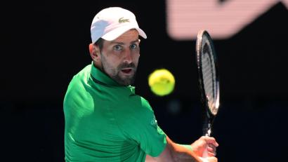 Bild: Aaron Favila/AP/dpa
Novak Djokovic kann wegen der Verletzung seines nächsten Gegners Kräfte sparen.