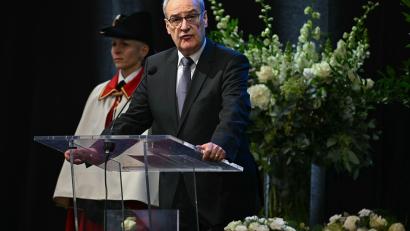 Bild: Fabrice Coffrini/AFP POOL/KEYSTONE/dpa
Der Schweizer Bundespräsident betont, es sei nicht Aufgabe der Politik, in das Justizsystem einzugreifen.