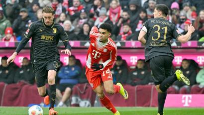 Bild: Peter Kneffel/dpa
Arthur Chaves feiert einen Einstand nach Maß beim FC Augsburg.