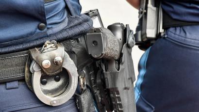 Symbolbild: Petra Hartl
Vier Frauen haben Parfümflacons in einem Geschäft in Regensburg gestohlen. Die Polizei fasste die Diebinnen kurze Zeit später.