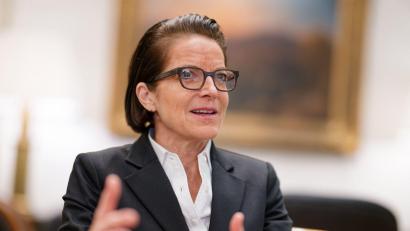 Bild: Uwe Anspach/dpa
Caroline von Kretschmann, geschäftsführende Gesellschafterin des Hotels „Europäischer Hof Heidelberg“, ist ein Tiktok-Star - ihre Videos werden zum Teil millionenfach geklickt.