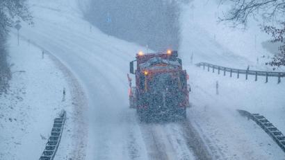 Bild: Armin Weigel/dpa
Der Deutsche Wetterdienst erwartet für den Sonntag Neuschnee in Bayern. (Archivbild)