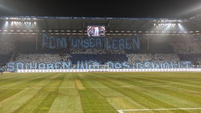 Bild: Andreas Gora/dpa
Bei dem Fußballspiel zwischen dem 1. FC Magdeburg und Dynamo Dresden wurden 64 Polizisten verletzt.