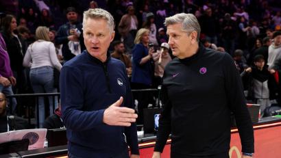 Bild: Matt Krohn/AP/dpa
Die Trainer beider Teams äußerten sich zu der angespannten Lage in Minneapolis.