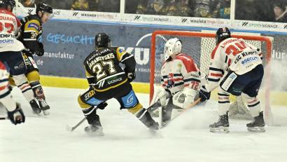 Bild: Hubert Ziegler
Roberts Baranovskis (Nummer 27) erzielte das 3:0 für den ERSC Amberg