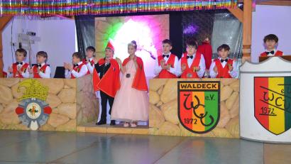 Bild: ak
Der Elferrat mit dem Kinderprinzenpaar.