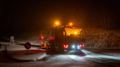 Bild: Harald Tittel/dpa
Glatteis und Schnee: Die Arbeitswoche begann nicht nur in der Oberpfalz nervenaufreibend.