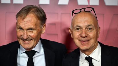 Bild: Florian Wiegand/dpa
Hans-Joachim Watzke (l), Ligapräsident der DFL, und Bernd Neuendorf, Präsident des Deutschen Fußball-Bundes (DFB), halten aktuell nichts von der Debatte um einem WM-Boykott.