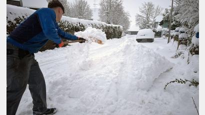 Bild: Daniel Löb/dpa
Nicht überall kann heute Müll abgeholt werden.