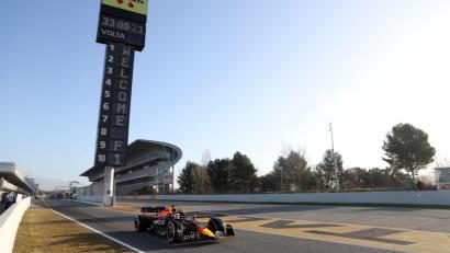 Bild: Bradley Collyer/PA Wire/dpa
So sieht der Circuit de Barcelona-Catalunya mit einem Rennwagen aus. (Archivbild)