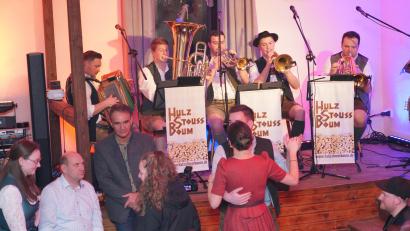 Bild: fvo
Die Waldthurner Hulzstoussboum (von links) Jonas Kraus, Max Steiner, Julian Bauer, Konstantin Stahl und Andreas Holfelner