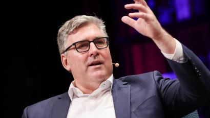 Bild: Christian Charisius/dpa
Eintracht Frankfurt befindet sich nach Angaben von Vorstandssprecher Axel Hellmann bei der Trainersuche auf der Zielgeraden. (Archivbild)