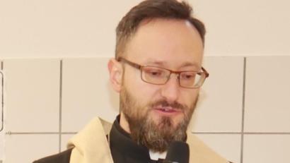 Bild: no
Pfarrer Johannes Arweck bei der Segnung des Erweiterungsbaus von Feuerwehrhaus und Bauhof in Illschwang