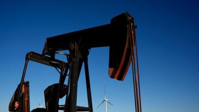 Bild: Charlie Riedel/AP/dpa
Die USA sind der größte Öl- und Gasproduzent weltweit - und befeuern auch damit die Erderwärmung.