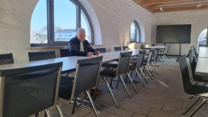 Bild: esc
Hier im Bürgerhaus will der neue Seniorenbeauftragte Uli Sommer künftig Veranstaltungen für die Ü-60-Generation anbieten.