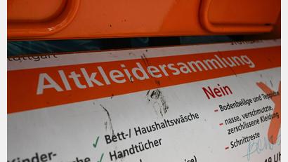 Bild: Bernd Weißbrod/dpa
Von wem wurde der tote Hund neben dem Altkleidercontainer entsorgt? (Symbolbild)