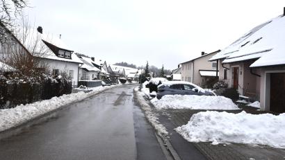 Bild: no
Blick in einen Teil des Höhenwegs in Poppenricht. Dort plant der Wasserzweckverband der Illschwang-Gruppe die Erneuerung der Wasserleitung.