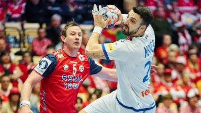 Bild: Thomas Traasdahl/Ritzau Scanpix/AP/dpa
Miguel Neves verfolgte die Auszeit der Gegner über ein Tablet mit.