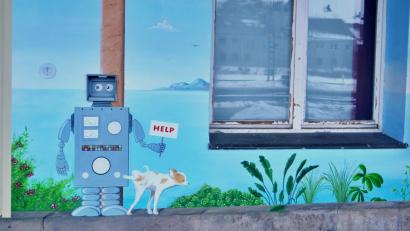 Bild: Valerie Preiß
Besonders der gemalte Roboter scheint Besuchern des Bahnhofs aufzufallen.