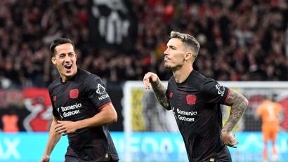 Bild: Federico Gambarini/dpa
Die Spanier Alejandro Grimaldo und Lucas Vázquez. (Archivbild)