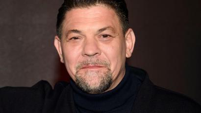 Bild: Gregor Fischer/dpa
TV-Koch Tim Mälzer sorgt sich um die Zukunft seiner Kochshow „Kitchen Impossible“. (Archivbild)