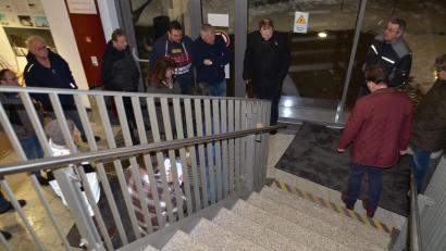 Bild: Arnold Koch
Der Bauausschuss stellte einhellig fest, dass es sich bei der Treppenplanung in der Sportarena um eine Fehlkonstruktion handelt.