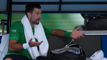 Bild: Asanka Brendon Ratnayake/AP/dpa
Novak Djokovic stand in Melbourne kurz vor dem Aus.