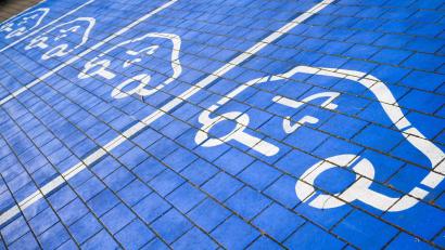 Bild: Julian Stratenschulte/dpa
Weltweit wurden vergangenes deutlich mehr Elektroautos neu zugelassen.