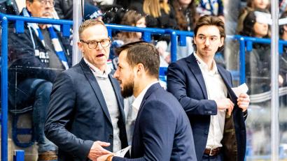 Bild: Elke Englmaier
Gelungener Einstand für das Interimsduo Jürgen Rumrich (links) und Martin Mazanec (Mitte) am vergangenen Wochenende. Unter anderem darum geht es in der neuen Folge "Powerplay".