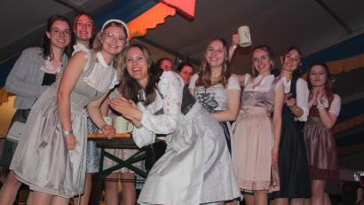 Bild: kro
Die Wondreber Festdamen verbreiteten Party-Stimmung.