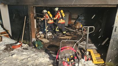 Bild: Feuerwehr Kulmain
Auch Atemschutzgeräteträger waren bei dem Brand in der Kulmainer Metzgerei im Einsatz.