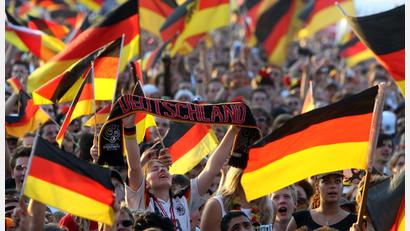 Bild: Kay Nietfeld/dpa
Die WM 2006 gilt bis heute als „Sommermärchen“. (Archivbild)