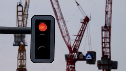Bild: Soeren Stache/dpa
Es sieht wieder etwas schlechter aus. Die Bundesregierung senkt die Wachstumsprognose für dieses Jahr. (Symbolbild)