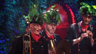 Archivbild: Karl-Josef Hildenbrand/dpa
Die Altneihauser Feuerwehrkapell`n bei der Generalprobe von "Fastnacht in Franken" 2025.