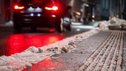 Bild: Daniel Vogl/dpa
Bis zum Wochenende sollten die Menschen in weiten Teilen Bayerns auf dem Weg zur Arbeit weiter vorsichtig sein.