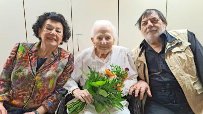 Bild: Brigitte Gschwendtner
Zu Ruth Seelbinders ersten Gratulanten zählten am Montag ihr Sohn Werner und ihre Schwiegertochter, die frühere Marktredwitzer Oberbürgermeisterin Birgit Seelbinder.