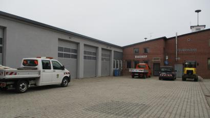 Bild: bnr
Um die Arbeitsbedingungen effizienter zu gestalten, soll der Bauhof der Marktes Schwarzenfeld um eine Lagerhalle und zwei Streugutsilos erweitert werden.