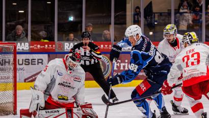 Archivbild: Werner Moller
Der EC Bad Nauheim (hier beim Gastspiel bei den Blue Devils Weiden) hat sich von Trainer Peter Russel getrennt.