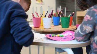 Bild: Maximilian von Klenze/dpa
In Bayern betreuen zu wenige Fachkräfte den Nachwuchs. (Symbolbild)