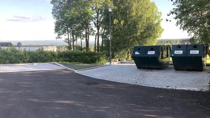 Bild: wro
Vor einigen Tagen erhielten die Wertstoffcontainer einen neuen und nunmehr auch endgültigen Standort auf dem ehemaligen Gelände der SG Hackelstein in der Fuchsmühler Steinwaldstraße.