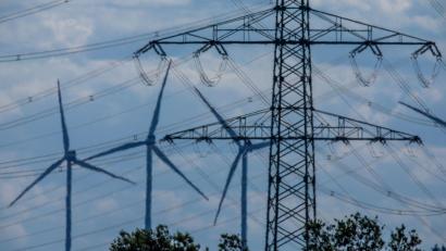 Bild: Jens Büttner/dpa
Die kritische Infrastruktur soll widerstandsfähiger werden. Angreifer sollen es nicht mehr so leicht haben. (Symbolbild)