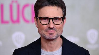Bild: Sven Hoppe/dpa
Gerade hat Regisseur Simon Verhoeven seinen neuen Fim „Ach, diese Lücke, diese entsetzliche Lücke“ vorgestellt. (Archivbild)